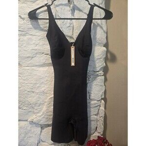 SKIMS BODY UNLINED PLUNGE MID THIGH BODYSUIT